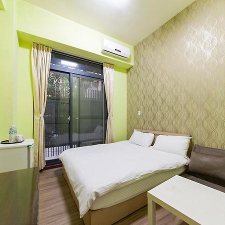 Fengjia Qing Su Homestay Taichung Exteriör bild