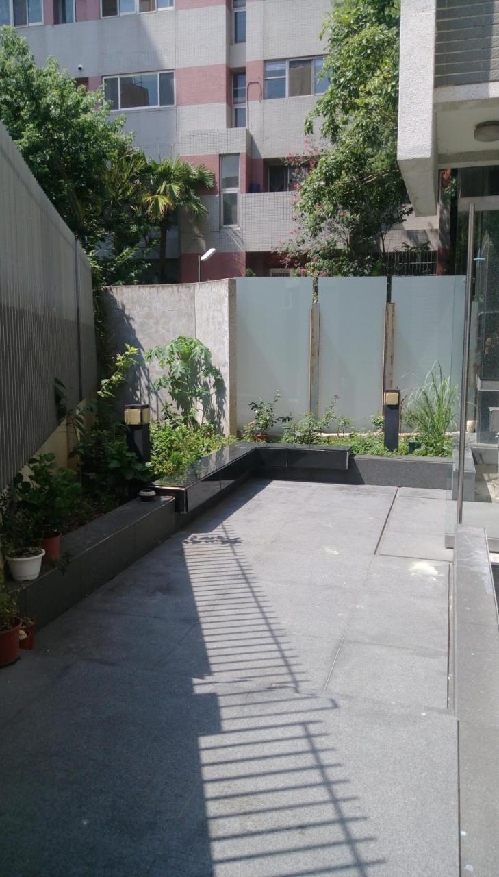 Fengjia Qing Su Homestay Taichung Exteriör bild