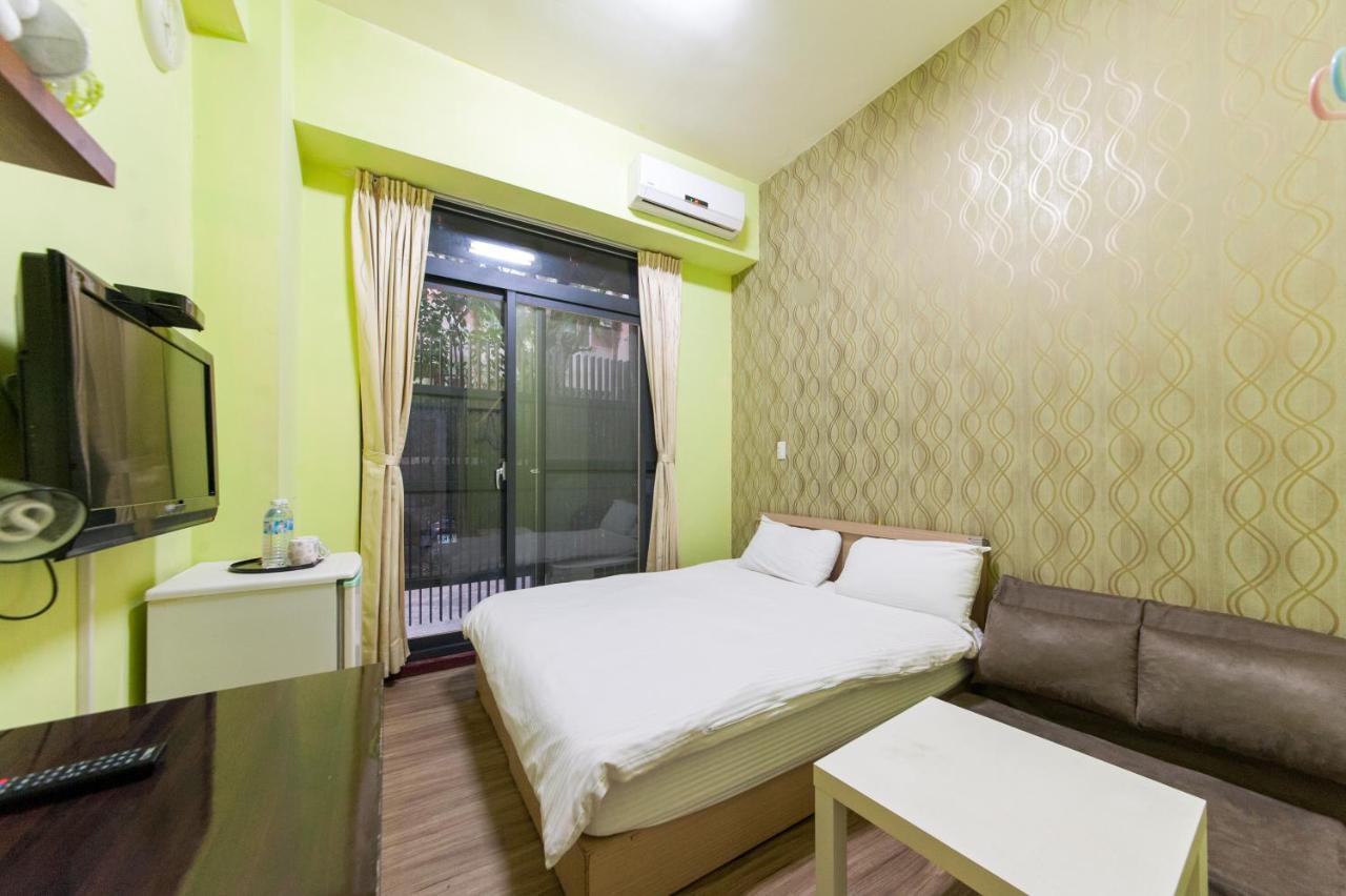 Fengjia Qing Su Homestay Taichung Exteriör bild