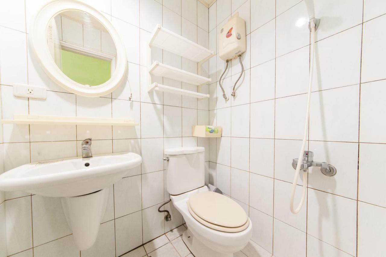 Fengjia Qing Su Homestay Taichung Exteriör bild
